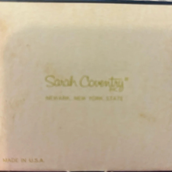 Vintage‎ Signed Sarah Coventry 1974 Taste Of Honey Gold Tone Clip Earrings w/Box - Picture 6 of 7